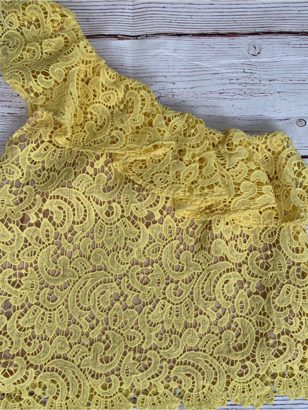 Oxford Monday, Size Medium, Yellow Lace Off-Shoulder Women’s Top
